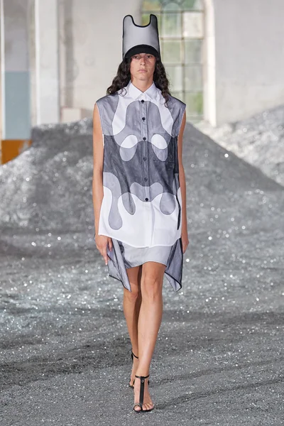 Look 12